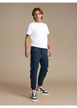 Sinsay - Spodnie jogger cargo - green spruce ze sklepu Sinsay w kategorii Spodnie męskie - zdjęcie 185787147