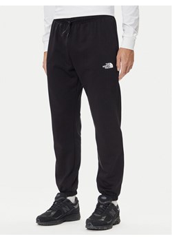 The North Face Spodnie dresowe Simple Dome NF0A8C1W Czarny Regular Fit ze sklepu MODIVO w kategorii Spodnie męskie - zdjęcie 185792859