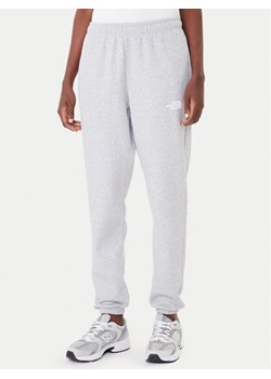 The North Face Spodnie dresowe Simple Dome NF0A8C1Y Szary Regular Fit ze sklepu MODIVO w kategorii Spodnie damskie - zdjęcie 185793029
