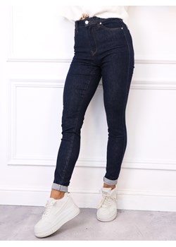 SPODNIE JEANSOWE SKINNY Z WYSOKIM STANEM- GRANATOWE ze sklepu olika.com.pl w kategorii Jeansy damskie - zdjęcie 185817956