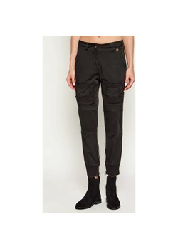 Aeronautica Militare Spodnie cargo ANTI-G | Slim Fit ze sklepu Gomez Fashion Store w kategorii Spodnie damskie - zdjęcie 185825888