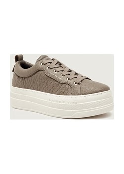 Armani Exchange Sneakersy ze sklepu Gomez Fashion Store w kategorii Buty sportowe damskie - zdjęcie 185829606