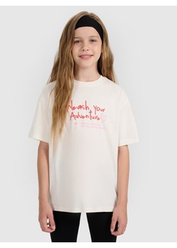 Dziewczęcy t-shirt z nadrukiem 4F 4FJRAW25TTSHF3188 - biały ze sklepu Sportstylestory.com w kategorii Bluzki dziewczęce - zdjęcie 185837565