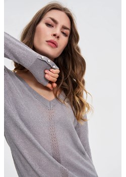 Sweter z metaliczną nitką szary ze sklepu Moodo.pl w kategorii Swetry damskie - zdjęcie 185840958