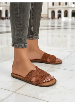 Rpyalfashion Klapki damskie z ozdobnym paseczkiem Braida ze sklepu royalfashion.pl w kategorii Klapki damskie - zdjęcie 185845015