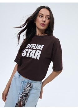 Mohito - Bawełniany brązowy t-shirt z nadrukiem - brązowy ze sklepu Mohito w kategorii Bluzki damskie - zdjęcie 185845885