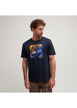TIMBERLAND T-SHIRT LOGO GRAPHIC SHORT SLEEVE TEE ze sklepu Timberland w kategorii T-shirty męskie - zdjęcie 185847065