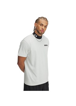 Męski t-shirt z nadrukiem Under Armour UA HW Armour Label SS - zielona ze sklepu Sportstylestory.com w kategorii T-shirty męskie - zdjęcie 185854245