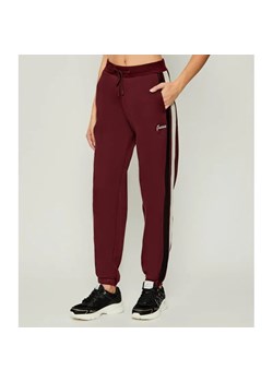 GUESS ACTIVE Spodnie jogger FABIA | Regular Fit ze sklepu Gomez Fashion Store w kategorii Spodnie damskie - zdjęcie 185858916
