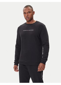 Tommy Hilfiger Bluza UM0UM03666 Czarny Regular Fit ze sklepu MODIVO w kategorii Bluzy męskie - zdjęcie 185868619