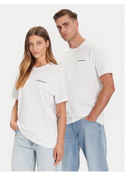 Guess Jeans T-Shirt M5BI78 K8FQ4 Biały Regular Fit ze sklepu MODIVO w kategorii Bluzki damskie - zdjęcie 185869849