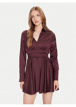 Guess Sukienka koktajlowa W5YK00 WF1T2 Brązowy Regular Fit ze sklepu MODIVO w kategorii Sukienki - zdjęcie 185870305