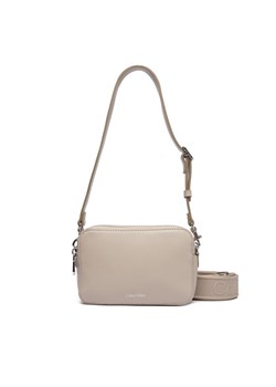 Calvin Klein Torebka Webbing Double Strap Camera Bag LV04F3165G Beżowy ze sklepu MODIVO w kategorii Listonoszki - zdjęcie 185870759