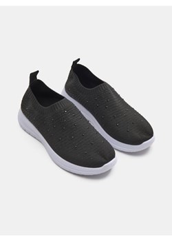 Sinsay - Trampki z kryształkowym wykończeniem - czarny ze sklepu Sinsay w kategorii Trampki damskie - zdjęcie 185883306