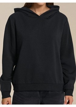 Sinsay - Bluza z kapturem i kieszenią - czarny ze sklepu Sinsay w kategorii Bluzy damskie - zdjęcie 185883309