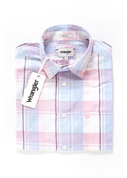 KOSZULA MĘSKA KRÓTKI RĘKAW WRANGLER SS 1PKT SHIRT CHALK PINK W5860NQWG 112129523 ze sklepu YouNeedit.pl w kategorii Koszule męskie - zdjęcie 185885906