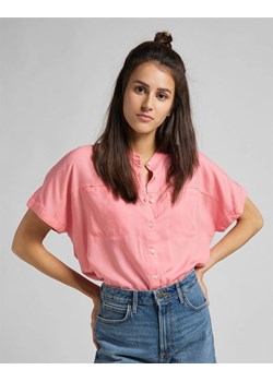 LEE CAP SLEEVE SHIRT DAMSKA KOSZULA KRÓTKI RĘKAW CHERRY BLOSSOM L46FZBQJ 112110920 ze sklepu YouNeedit.pl w kategorii Koszule damskie - zdjęcie 185887047
