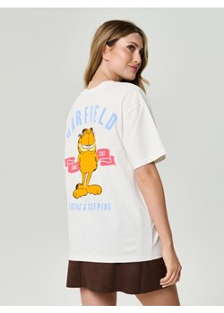 Sinsay - Bawełniana koszulka z nadrukiem na plecach Garfield - kremowy ze sklepu Sinsay w kategorii Bluzki damskie - zdjęcie 185894939
