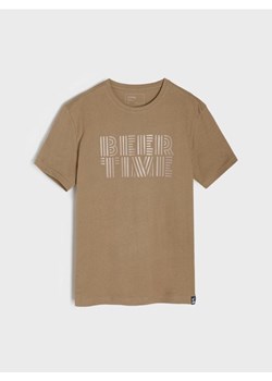 Sinsay - Bawełniana koszulka regular fit z napisem - brązowy ze sklepu Sinsay w kategorii T-shirty męskie - zdjęcie 185895169