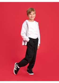 Sinsay - Jeansy z kieszeniami na kolanach - czarny ze sklepu Sinsay w kategorii Spodnie chłopięce - zdjęcie 185895416