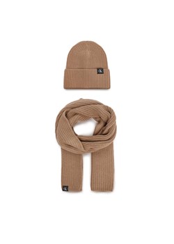 Zestaw Szalik i Czapka Calvin Klein Jeans Monogram Rib Scarf Beanie Set IU0IU00638 Brązowy ze sklepu eobuwie.pl w kategorii Komplety czapka i szalik damskie - zdjęcie 185908547