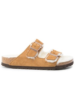 Birkenstock Kapcie Arizona Fur 1001135 Brązowy ze sklepu MODIVO w kategorii Kapcie damskie - zdjęcie 185912906