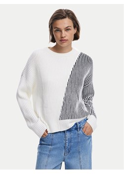 Desigual Sweter Nome 25WWJF26 Biały Regular Fit ze sklepu MODIVO w kategorii Swetry damskie - zdjęcie 185913309