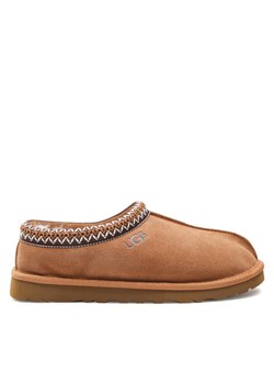 Ugg Kapcie M Tasman 5950 Brązowy ze sklepu MODIVO w kategorii Kapcie męskie - zdjęcie 185913687