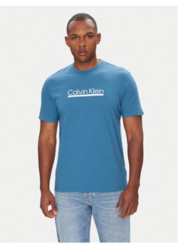 Calvin Klein T-Shirt Outline Tape Graphic LV04RC852G Niebieski Regular Fit ze sklepu MODIVO w kategorii T-shirty męskie - zdjęcie 185913815
