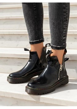 Royalfashion Czarne lakierowane botki damskie z suwakiem Odeta ze sklepu royalfashion.pl w kategorii Workery damskie - zdjęcie 185923428
