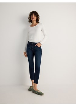 Reserved - Jeansy slim fit ze średnim stanem - granatowy ze sklepu Reserved w kategorii Jeansy damskie - zdjęcie 185929669