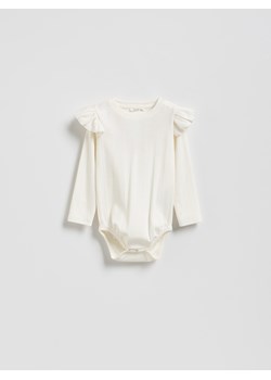 Reserved - Bawełniane body z falbanką - złamana biel ze sklepu Reserved w kategorii Odzież dla niemowląt - zdjęcie 185931528