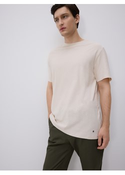 Reserved - Strukturalny t-shirt regular - beżowy ze sklepu Reserved w kategorii T-shirty męskie - zdjęcie 185932968