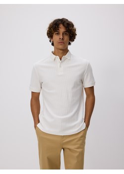 Reserved - Strukturalne polo regular fit - złamana biel ze sklepu Reserved w kategorii T-shirty męskie - zdjęcie 185933148