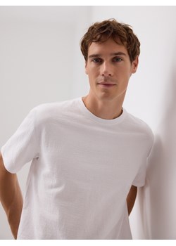 Reserved - Strukturalny t-shirt comfort fit - biały ze sklepu Reserved w kategorii T-shirty męskie - zdjęcie 185938187