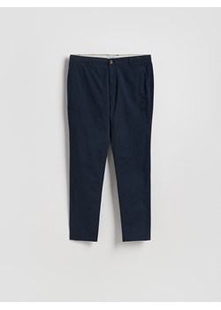 Reserved - Spodnie chino slim fit - granatowy ze sklepu Reserved w kategorii Spodnie męskie - zdjęcie 185938209