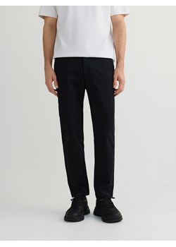 Reserved - Spodnie chino slim fit - czarny ze sklepu Reserved w kategorii Spodnie męskie - zdjęcie 185939836
