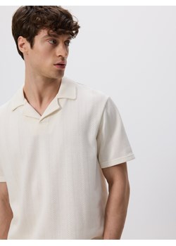 Reserved - Strukturalne polo comfort fit - złamana biel ze sklepu Reserved w kategorii T-shirty męskie - zdjęcie 185940115