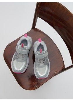 Reserved - Lekkie buty sportowe - jasnoszary ze sklepu Reserved w kategorii Buty sportowe dziecięce - zdjęcie 185940745