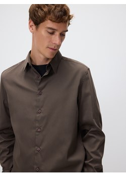 Reserved - Gładka koszula slim fit - brązowy ze sklepu Reserved w kategorii Koszule męskie - zdjęcie 185949067