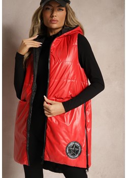 Czerwona Długa Kamizelka z Naszywką i Kapturem Wykończona Napami Nevellitae ze sklepu renee.pl w kategorii Kamizelki damskie - zdjęcie 185953157