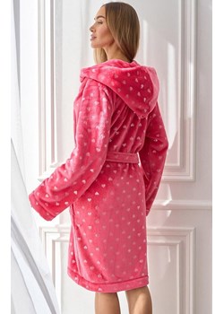 Krótki szlafrok damski z kapturem malinowy 2550 Amira, Kolor malinowy, Rozmiar S, L&L - id: 216930 - marki L&L - 185961158 Krótki szlafrok damski z kapturem malinowy 2550 Amira, Kolor malinowy, Rozmiar S, L&L ze sklepu Primodo w kategorii Szlafroki damskie - zdjęcie 185961158