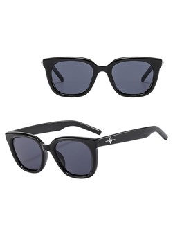 Okulary przeciwsłoneczne z filtrem UV400 STL33 czarne + akcesoria ze sklepu Stylion w kategorii Okulary przeciwsłoneczne damskie - zdjęcie 185965298