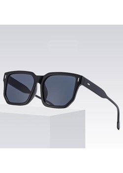 Okulary przeciwsłoneczne z filtrem UV400 STL43 czarne + akcesoria ze sklepu Stylion w kategorii Okulary przeciwsłoneczne męskie - zdjęcie 185965325