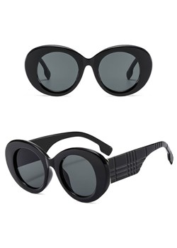 Okulary przeciwsłoneczne z filtrem UV400 STL32 czarne + akcesoria ze sklepu Stylion w kategorii Okulary przeciwsłoneczne damskie - zdjęcie 185965336