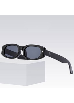 Okulary przeciwsłoneczne z filtrem UV400 STL36 czarne + akcesoria ze sklepu Stylion w kategorii Okulary przeciwsłoneczne damskie - zdjęcie 185965345