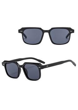 Okulary przeciwsłoneczne z filtrem UV400 STL22 czarne + akcesoria ze sklepu Stylion w kategorii Okulary przeciwsłoneczne męskie - zdjęcie 185965375