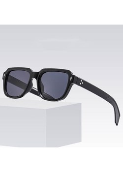 Okulary przeciwsłoneczne z filtrem UV400 STL27 czarne + akcesoria ze sklepu Stylion w kategorii Okulary przeciwsłoneczne męskie - zdjęcie 185965417