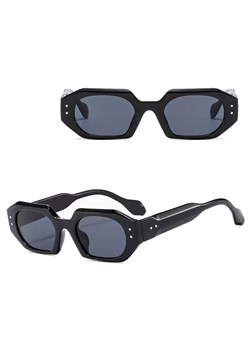 Okulary przeciwsłoneczne z filtrem UV400 STL29 czarne + akcesoria ze sklepu Stylion w kategorii Okulary przeciwsłoneczne damskie - zdjęcie 185965426