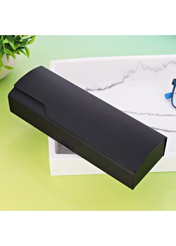 Etui okularowe na magnes STHC-15 czarne ze sklepu Stylion w kategorii Okulary zerówki męskie - zdjęcie 185966527
